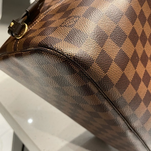 Louis Vuitton Neverfull MM in Damier Ebene - Picture 8 of 13